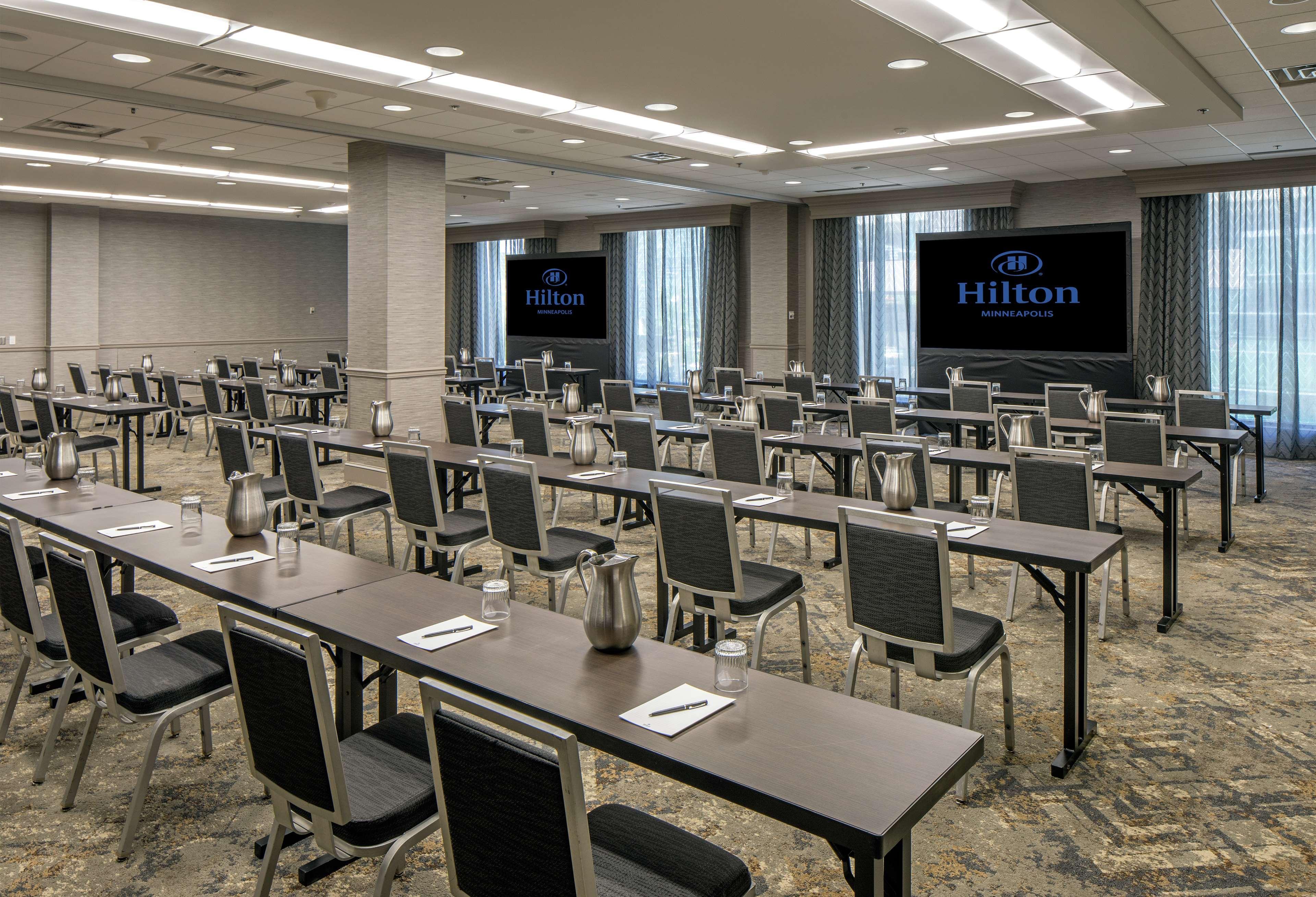 Hilton Minneapolis Exterior foto