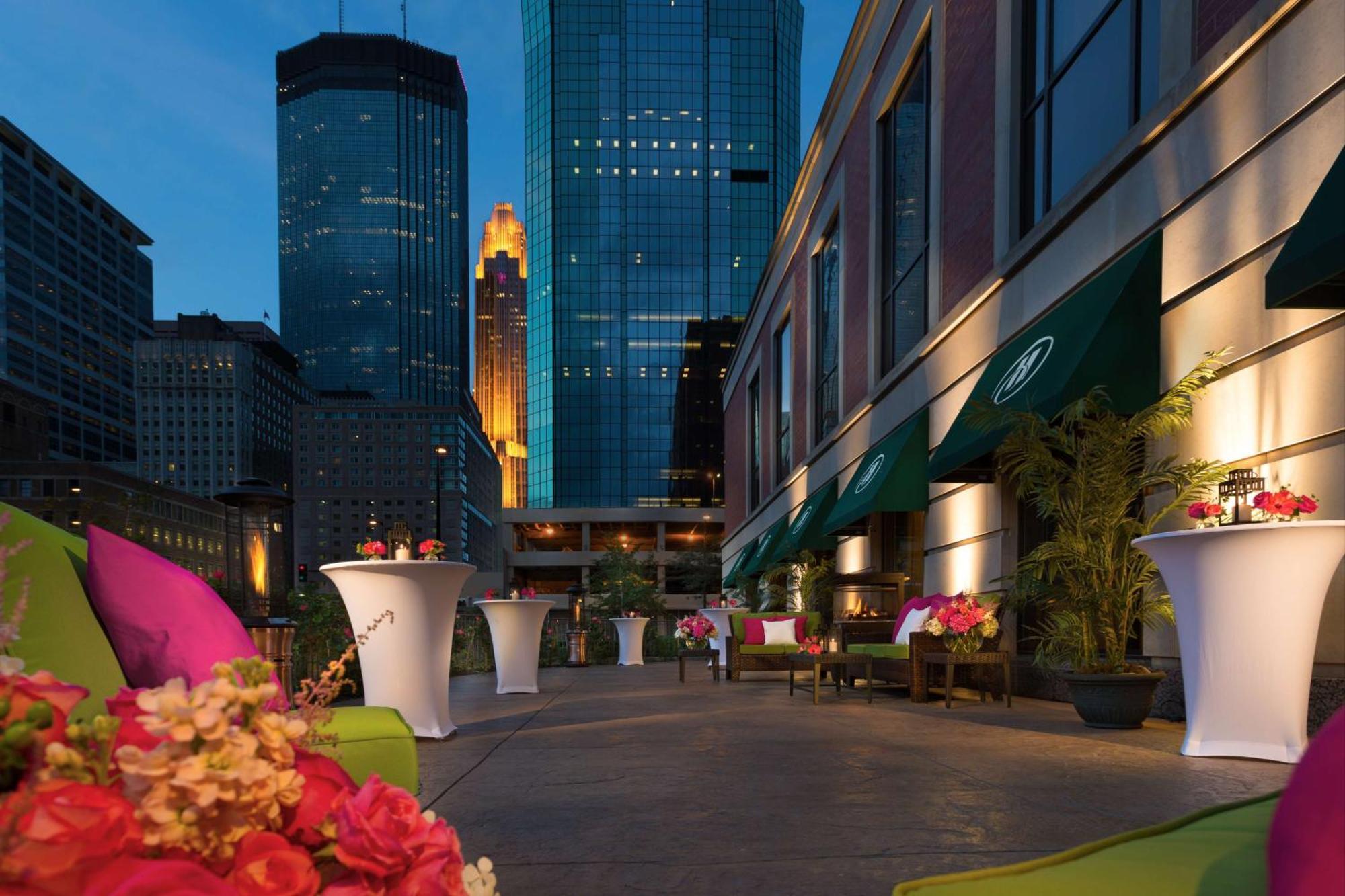 Hilton Minneapolis Exterior foto